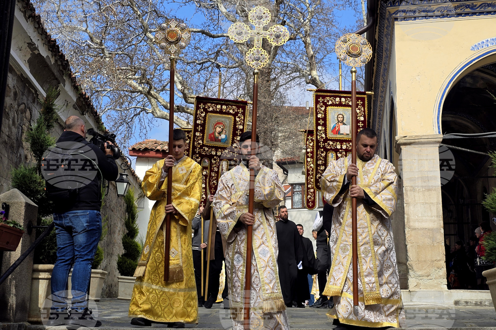 Пловдив - освещаване на чудотворната икона на Света Богородица Победоносна - лития около храм „Св.вмчца Марина“
