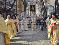 Пловдив - освещаване на чудотворната икона на Света Богородица Победоносна - лития около храм „Св.вмчца Марина“