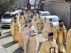Пловдив - освещаване на чудотворната икона на Света Богородица Победоносна - лития около храм „Св.вмчца Марина“