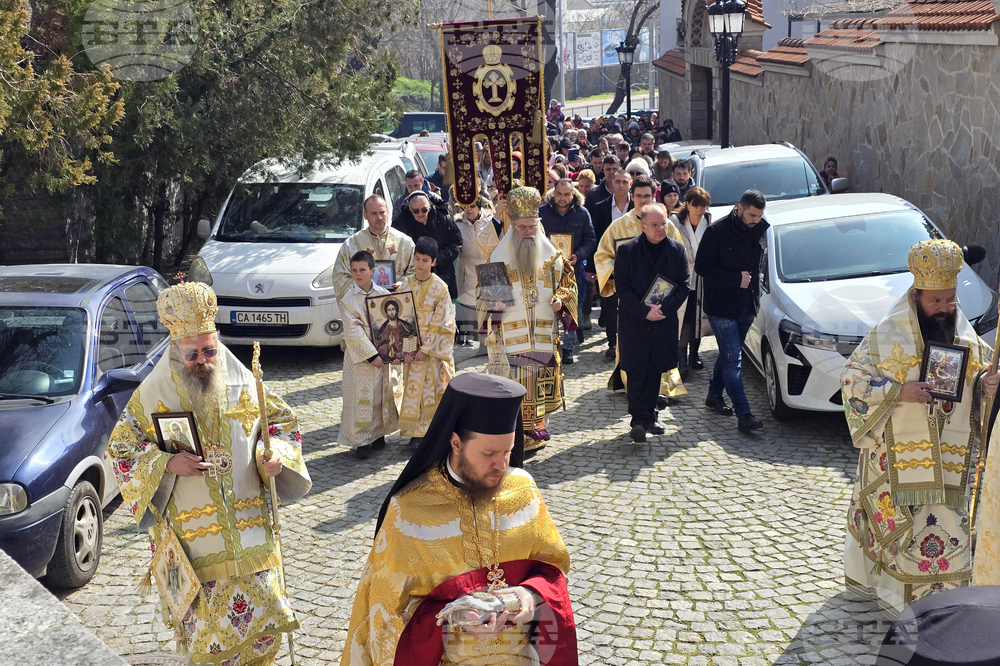 Пловдив - освещаване на чудотворната икона на Света Богородица Победоносна - лития около храм „Св.вмчца Марина“