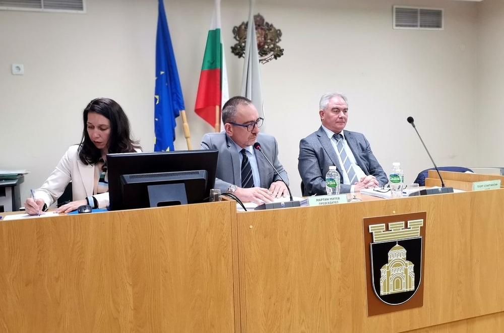 Общински съвет Плевен: Промениха капиталовите разходи на Община Плевен, включиха в разчета и доставка на аератор за езеро в парк „Кайлъка“