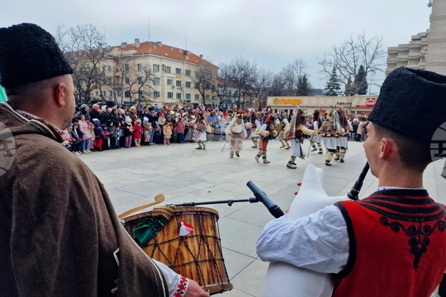 В 25-ото издание на Фестивала на маскарадните игри в Стара Загора се включиха 20 състава от всички краища на страната