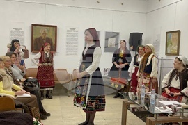 Казанлък - представяне на носии