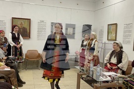 Казанлък - представяне на носии