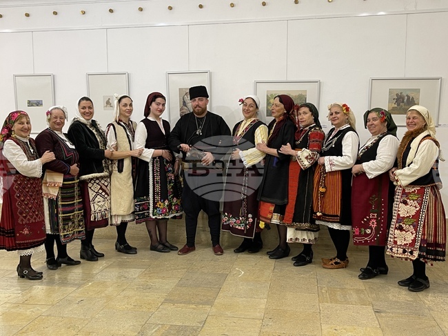 Казанлък - представяне на носии