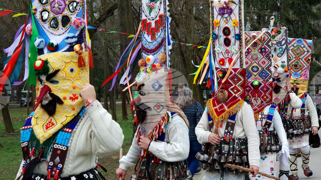 Кукерски дефилета и кулинарно шоу изпълниха финалния ден на маскарадния фестивал „Кукерландия” в Ямбол