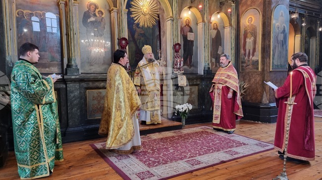 Да си спомним всички, спомогнали да се запази чистотата на нашата вяра, призова в проповедта си Врачанският митрополит Григорий