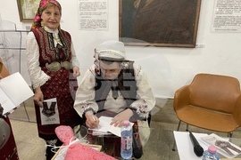 Казанлък - представяне на носии