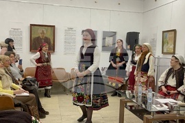 Казанлък - представяне на носии