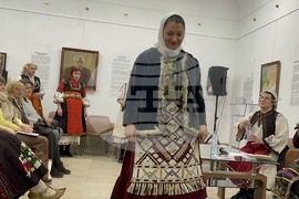 Казанлък - представяне на носии