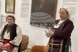 Казанлък - представяне на носии