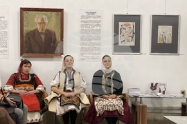 Казанлък - представяне на носии