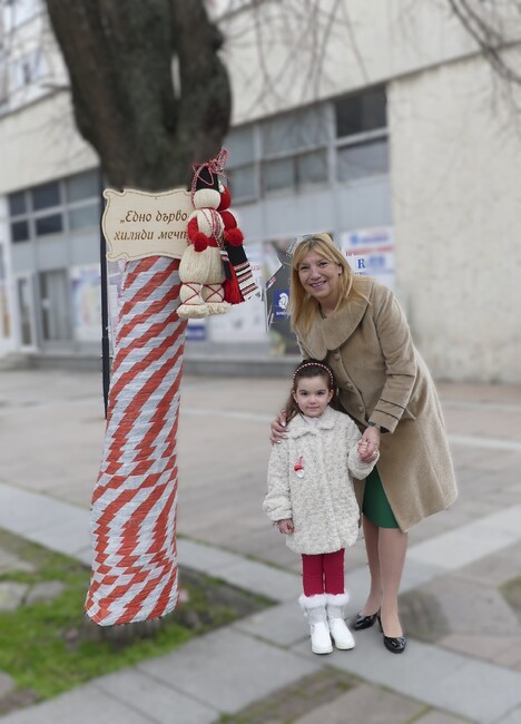 Деца украсиха „Дървото на желанията“ на 1 март в Нова Загора