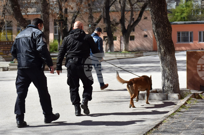 В три пловдивски училища са получени сигнали за взривни устройства на електронната им поща