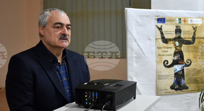 Проф. Веселин Панайотов изнесе доклад за приноса на българските азбуки в европейската култура на научната сесия в Шуменския университет