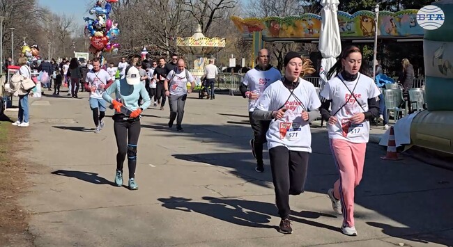 Професионални спортисти и любители участваха в бягане в София, посветено на Световния ден на пулса