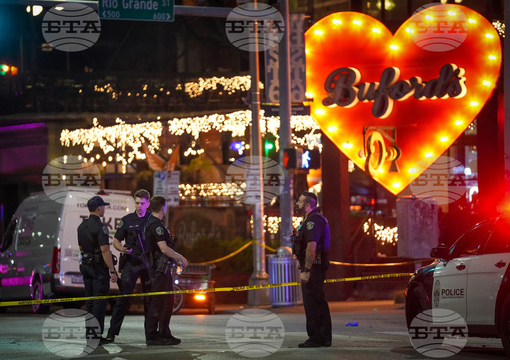 Трима души бяха убити и 14 бяха ранени при стрелба в бар в американския щат Тексас