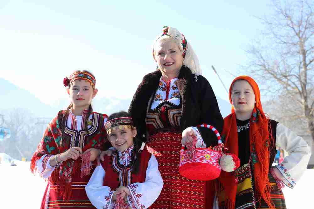 Баба Марта зарадва Банско 