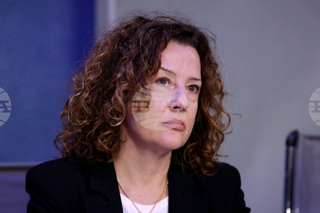 Кризисният щаб работи денонощно и поема целия поток от обаждания и сигнали, каза Ирена Димитрова от ситуационния център на МВнР