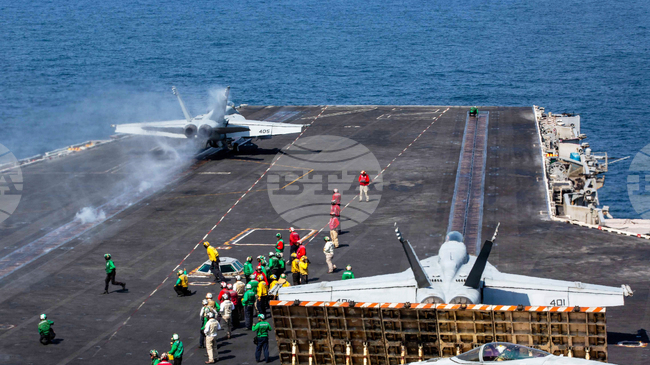 Ирански военен кораб е бил потопен, заявиха въоръжените сили на САЩ и отрекоха Иран да е поразил американски самолетоносач