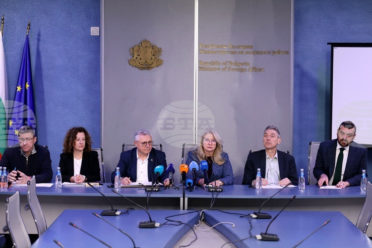 Foreign Ministry's Crisis Task Force on Middle East Situation Holds Briefing