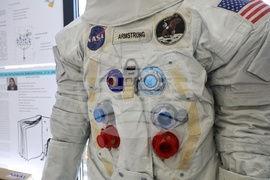 Бургас - скафандър на Нийл Армстронг - копие