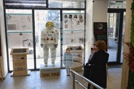 Бургас - скафандър на Нийл Армстронг - копие