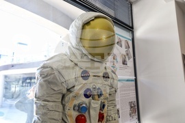 Бургас - скафандър на Нийл Армстронг - копие