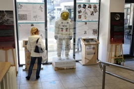 Бургас - скафандър на Нийл Армстронг - копие