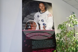 Бургас - скафандър на Нийл Армстронг - копие