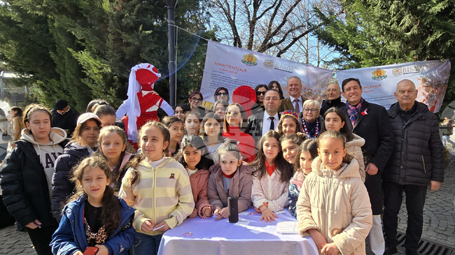 "Паркът на лебедите в Анкара" се превърна в "Парк на мартеницата" 