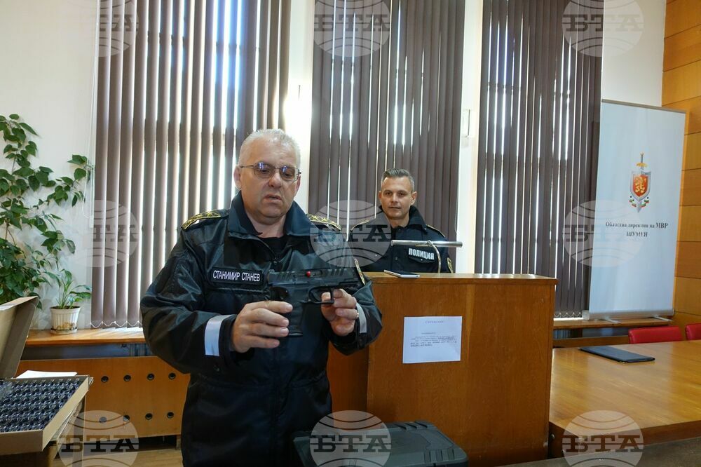 Служители в Областната дирекция на МВР в Шумен получиха нови образци въоръжение