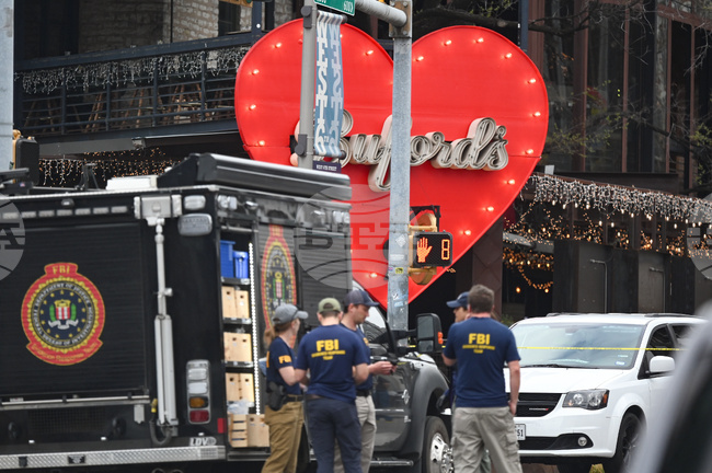 ФБР проверява дали мъжът, който застреля двама души в бар в Тексас, е действал по терористични подбуди