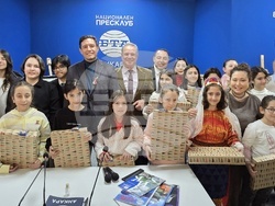 Турция - Национален пресклуб на БТА Анкара - деца - подаръци