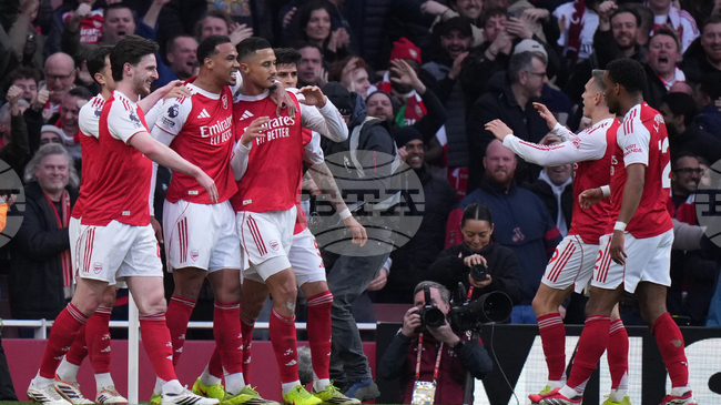 На Арсенал му предстоят десет тежки седмици, но ще станат шампиони, уверен е Гари Невил