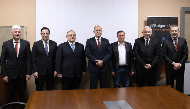 България може да се развива като водещ фактор в сателитните комуникации в нашия регион, посочи президентът Румен Радев