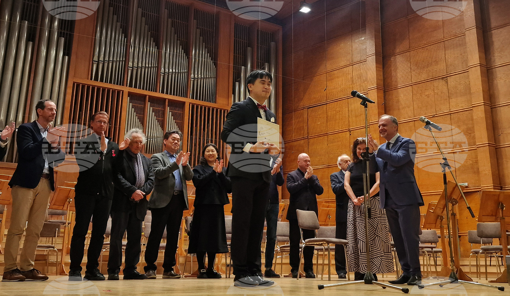 Брайън Ляо спечели първа награда на Международния диригентски конкурс в София