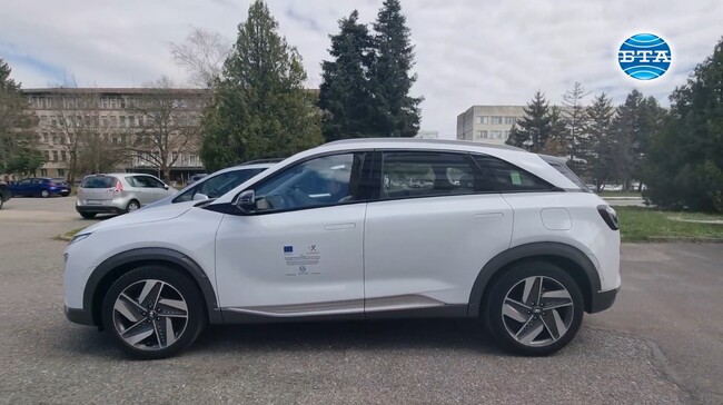 Демонстрация на първия автомобил в България, задвижван с водород, направиха днес в Центъра за върхови постижения “Хитмобил”