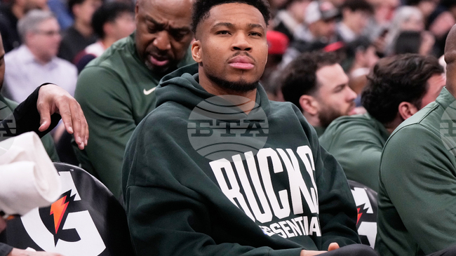 Баскетболистът на Милуоки Бъкс Янис Адетокунбо все още се възстановява от разтежение на прасеца, заради което пропусна последните 15 мача в НБА