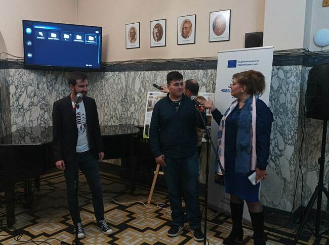 Как да бъдат разбрани и приобщени децата аутисти беше тема на дискусия към изложбата "През моите и твоите очи"