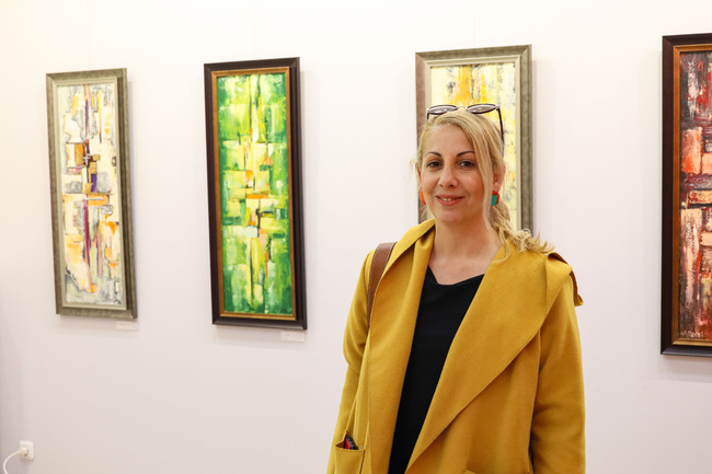 Певицата Мариана Добрева-Велева представя първата си самостоятелна изложба