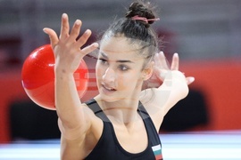 Художествена гимнастика - тренировка .  Ева Брезалиева