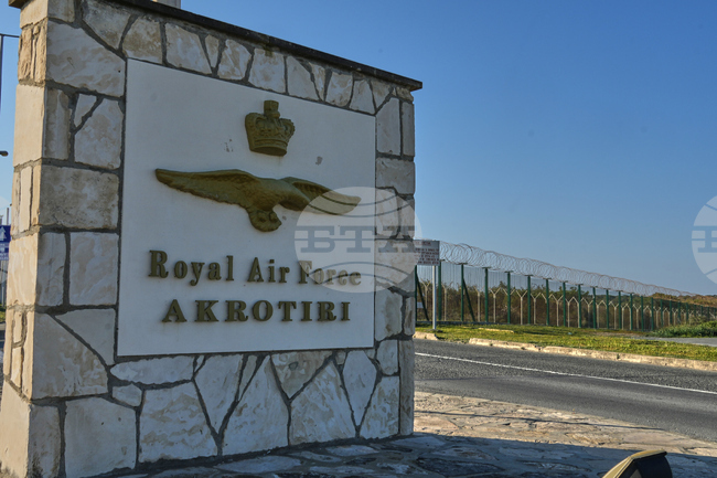 Натовареността в небето над Кипър е причина за многократните сигнали за тревога там, заяви говорител на британското министерство на отбраната 