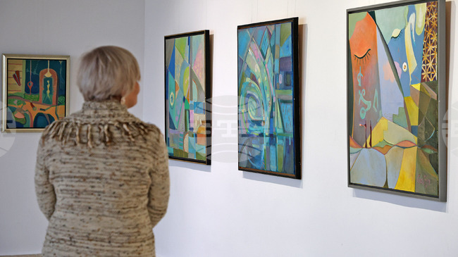 Варненската градска галерия запознава публиката с творчеството на художничката и педагог Галина Литвин-Костадинова