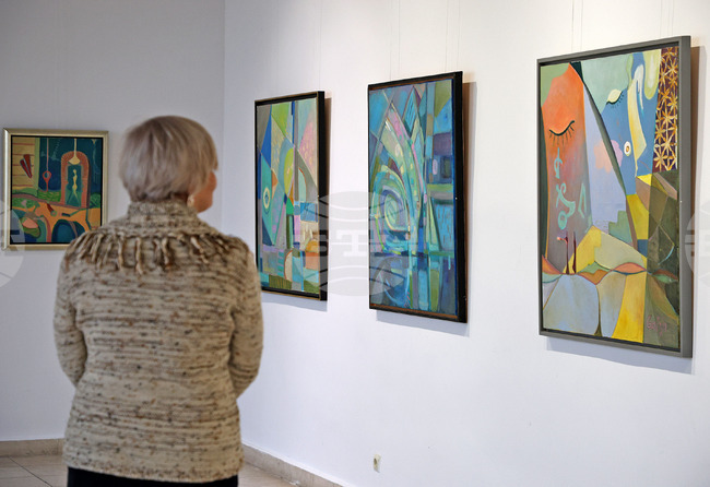 Варненската градска галерия запознава публиката с творчеството на художничката и педагог Галина Литвин-Костадинова