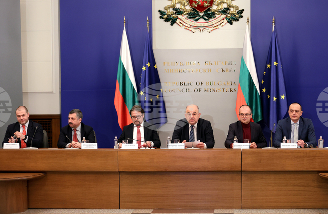 Процесът по прехода към еврото е почти приключил - 87 на сто от левовете са изтеглени, остават още около 3,9 млрд. лева, каза Владимир Иванов