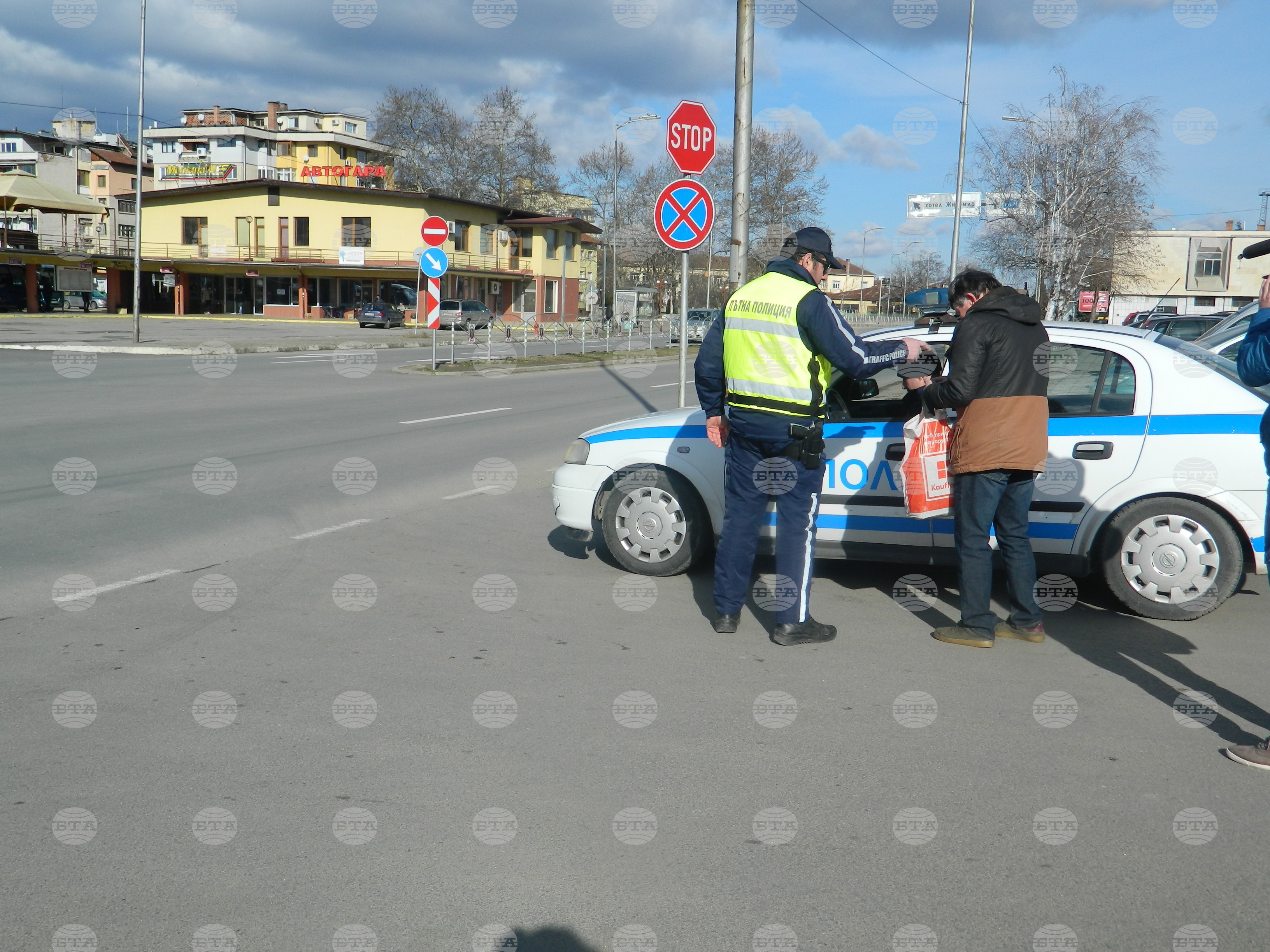 От полицията в Монтанско съобщиха, че засилват контрола около църковните храмове и по пътищата през великденските празници