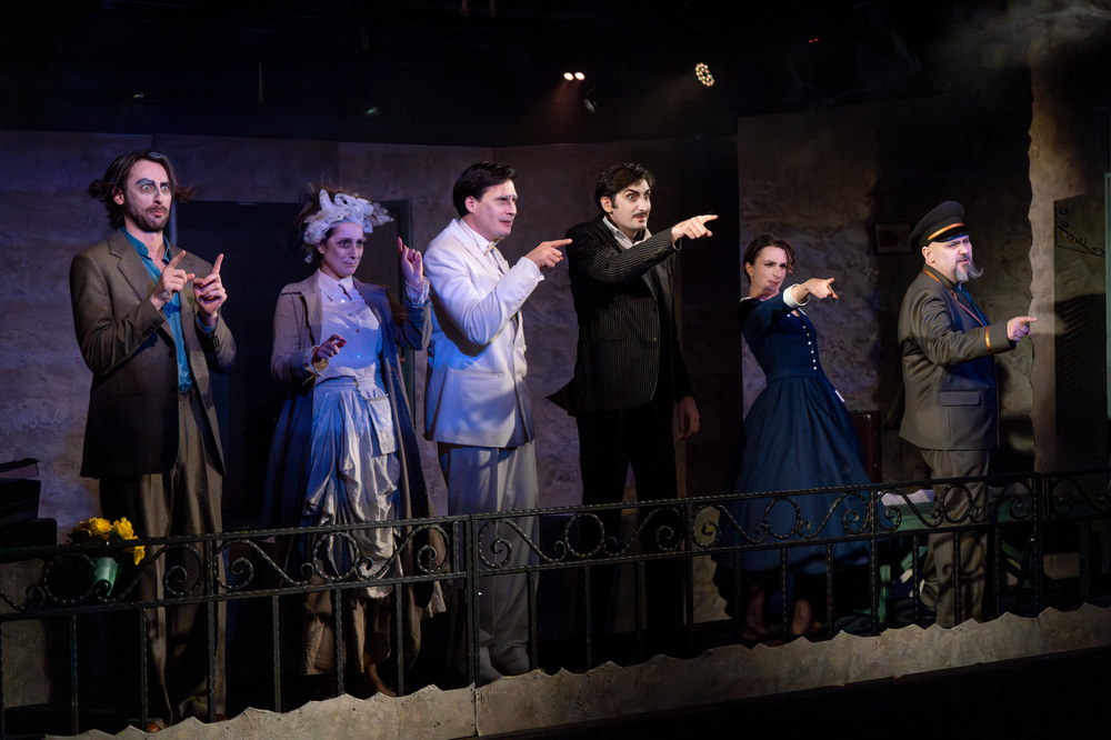 Екипът на „Ах, тези привидения“ в Сатирата: Това е трагикомедия за самозаблудата, за нашите страхове и надежди