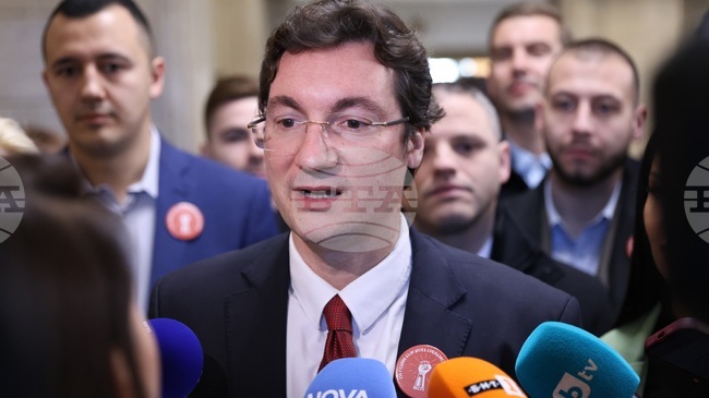 Нова война в Близкия изток е лошо за всички, българските власти трябва да държат страната ни далече от военни сблъсъци, каза Крум Зарков