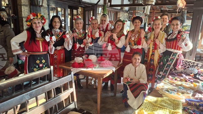 Творческо ателие по плетене на мартеници откри поредицата инициативи на читалищата от област Разград за 170 години читалищно дело в България